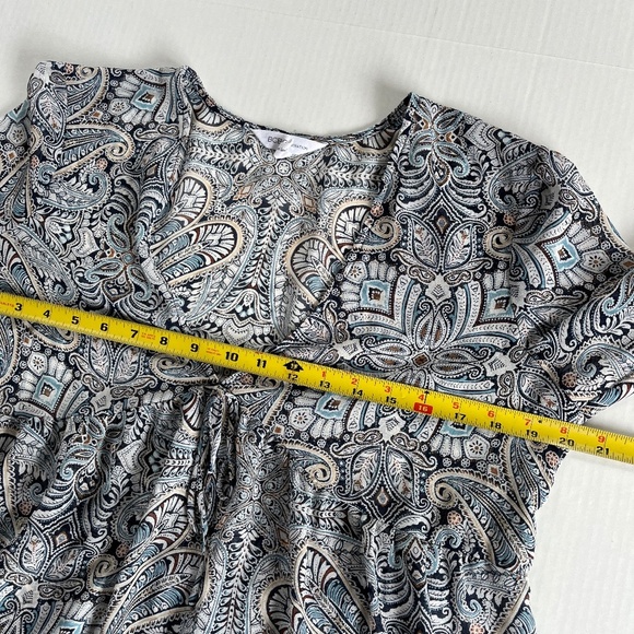 BCBGeneration Sz L Sheer Blue Paisley V Neck Blouse Top Loose Fit - Picture 6 of 7